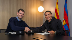 Сын Роналдиньо подписал контракт с "Барселоной"