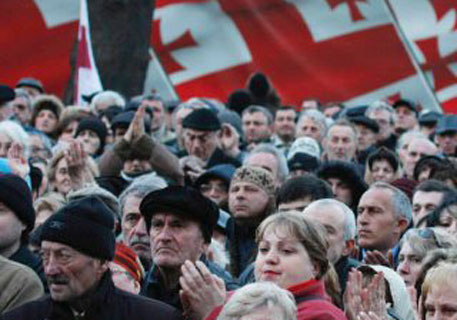 Грузинская оппозиция перекрыла железную дорогу в Тбилиси