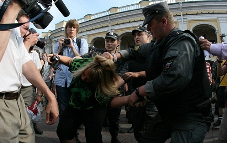 "Жемчужного прапорщика" избили в Петербурге