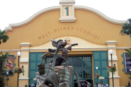 Глава Walt Disney Studios подал в отставку