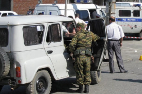 В Москве двух человек ранили из "травматики" и ограбили