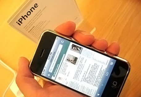 Недостаток антенны iPhone 4 выявили два года назад