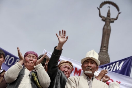 В Джалал-Абаде начался митинг в поддержку Бакиева