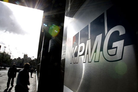 Директор KPMG обворовал компанию из-за запросов жены