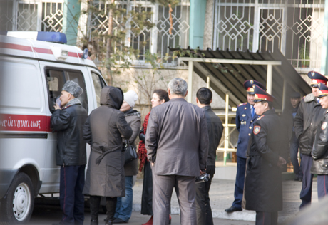 Суд над участником митинга у районного акимата Алматы перенесли