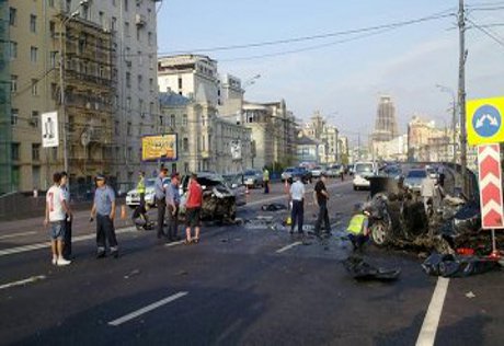 Аварию на Садовом кольце спровоцировал Mercedes с "блатными" номерами