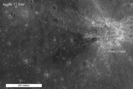 Лунный зонд сфотографировал место посадки "Аполлона-11"