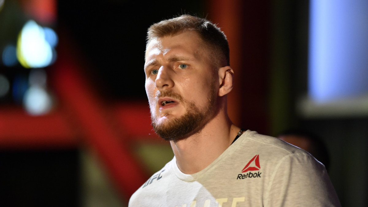 Российский тяжеловес получил бонус за победу в главном бою на турнире UFC