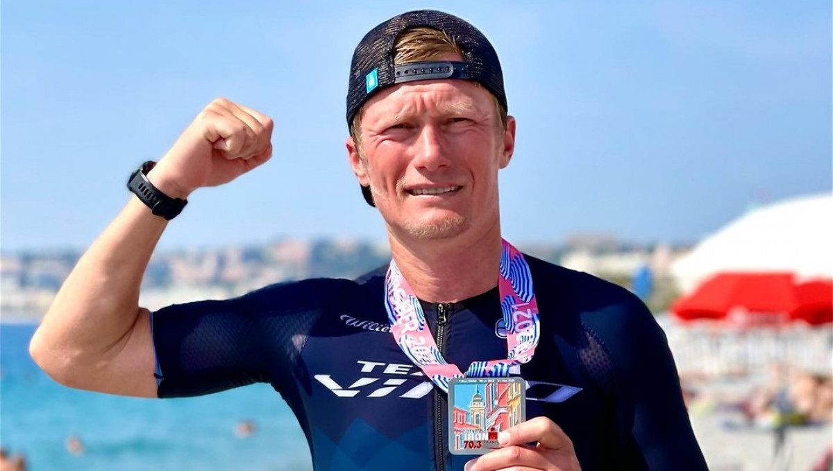 Винокуров стал чемпионом Ironman 70.3 в Ницце и посвятил победу Независимости Казахстана