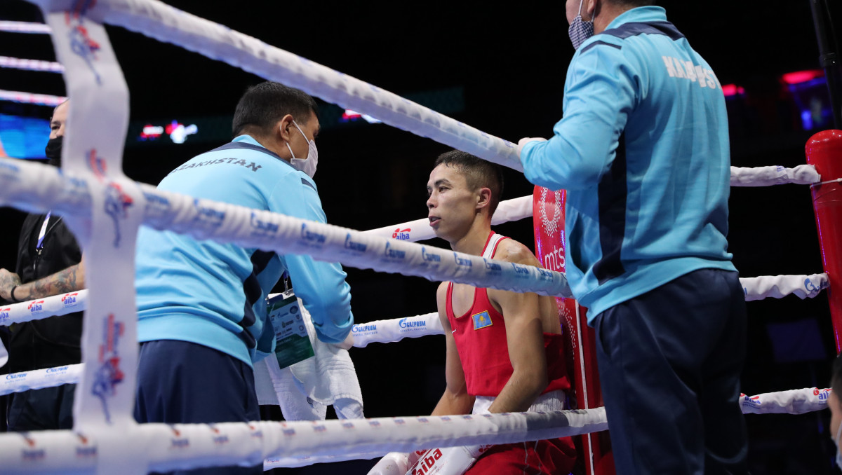 Определился соперник казахстанца Бибосынова по бою за выход в финал чемпионата мира