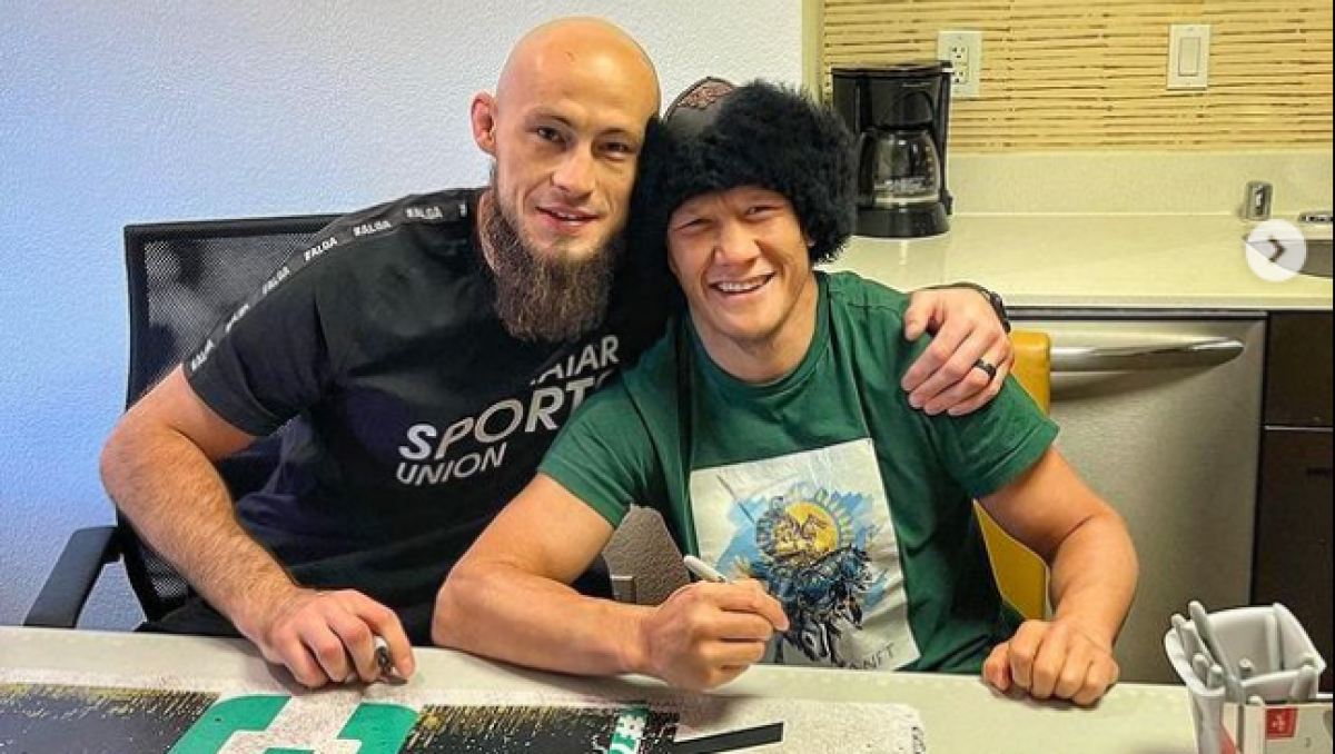 "Приглашайте, хочу бешбармак!". Первый татарский боец UFC - о "зависти" к казахам и долгожданном дебюте