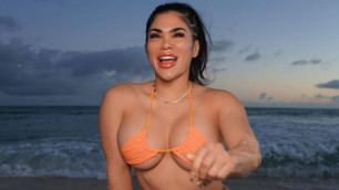 ©instagram.com/rachaelostovich/