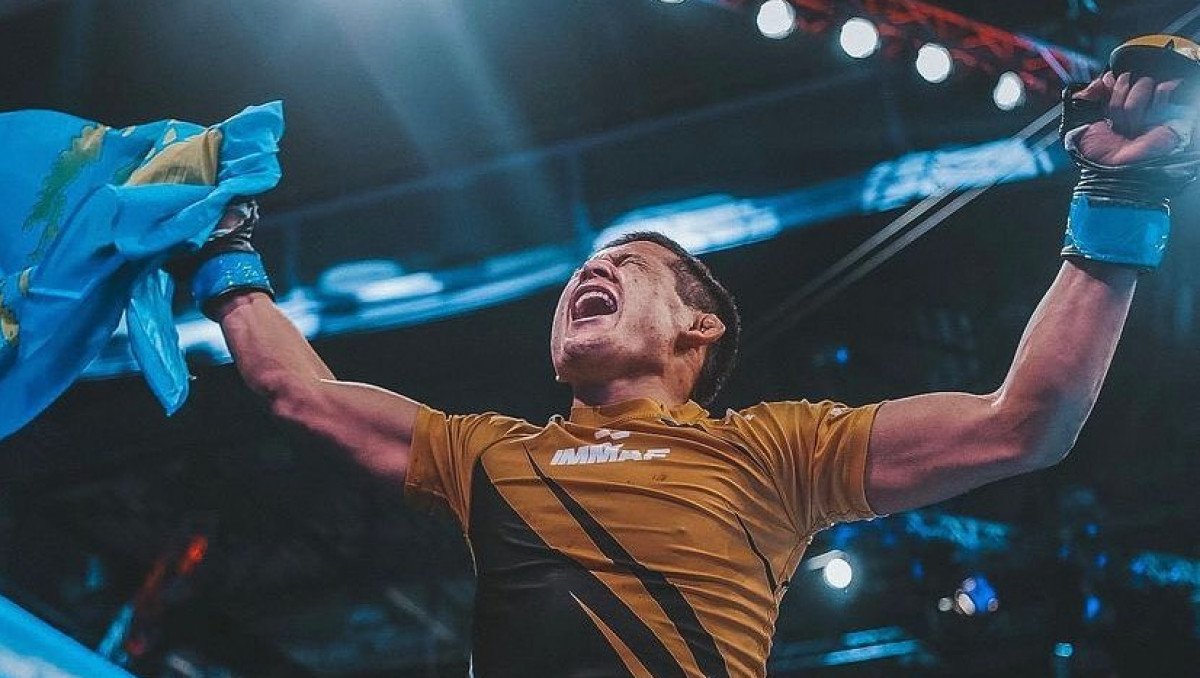 Рекордсмен MMA из Казахстана нокаутировал соперника на турнире NAIZA 48