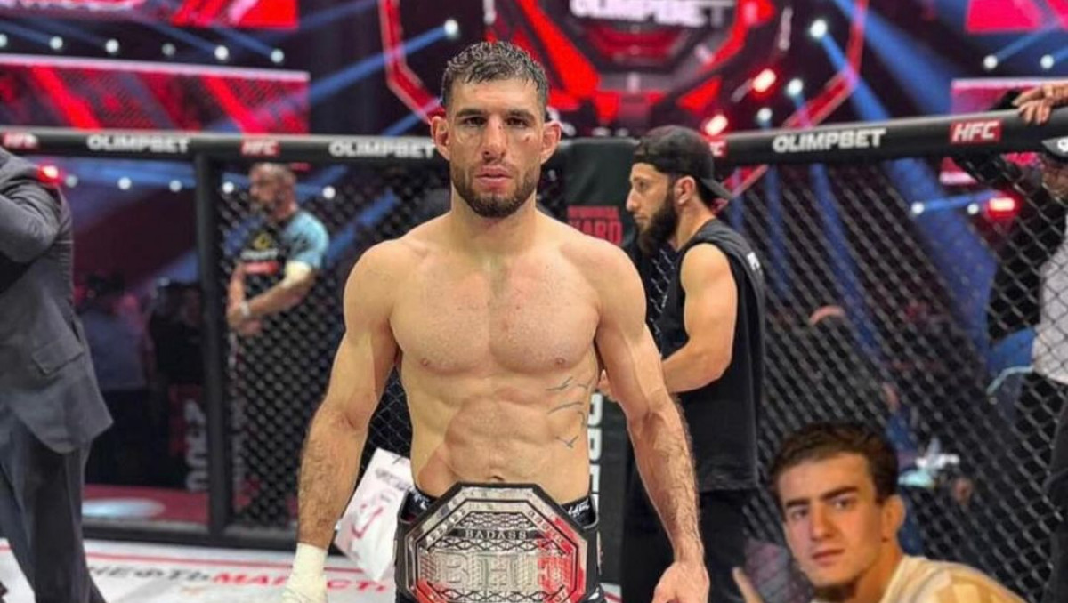 "Воткнули в асфальт". На скандального бойца MMA напали в Алматы