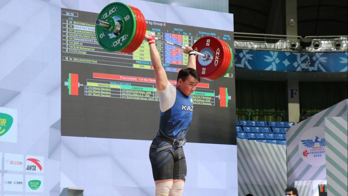 Казахстан выиграл золото чемпионата мира по тяжелой атлетике