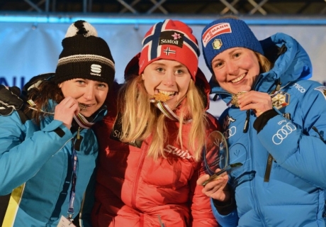 Анастасия Слонова (слева) - серебряный призер чемпионата мира среди молодежи. Фото с сайта liberec2013.cz