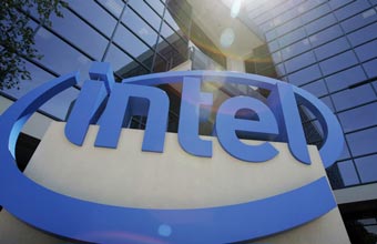 Прибыль Intel снизилась наполовину  